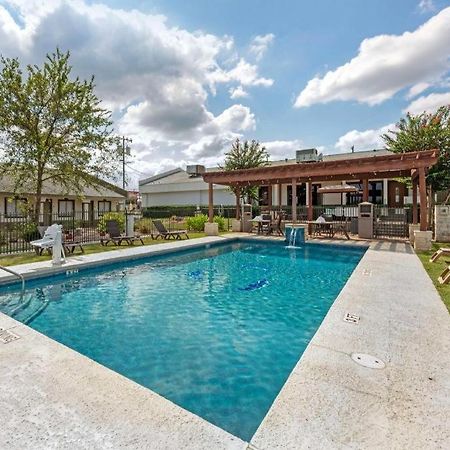 Best Western Post Oak Inn Burnet Exterior foto
