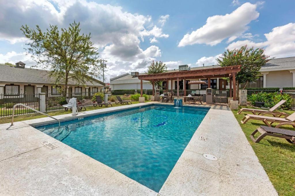 Best Western Post Oak Inn Burnet Exterior foto